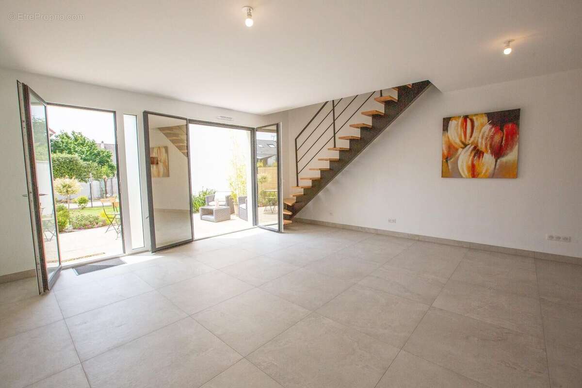 Photo 5 - Maison à LE MESNIL-SAINT-DENIS