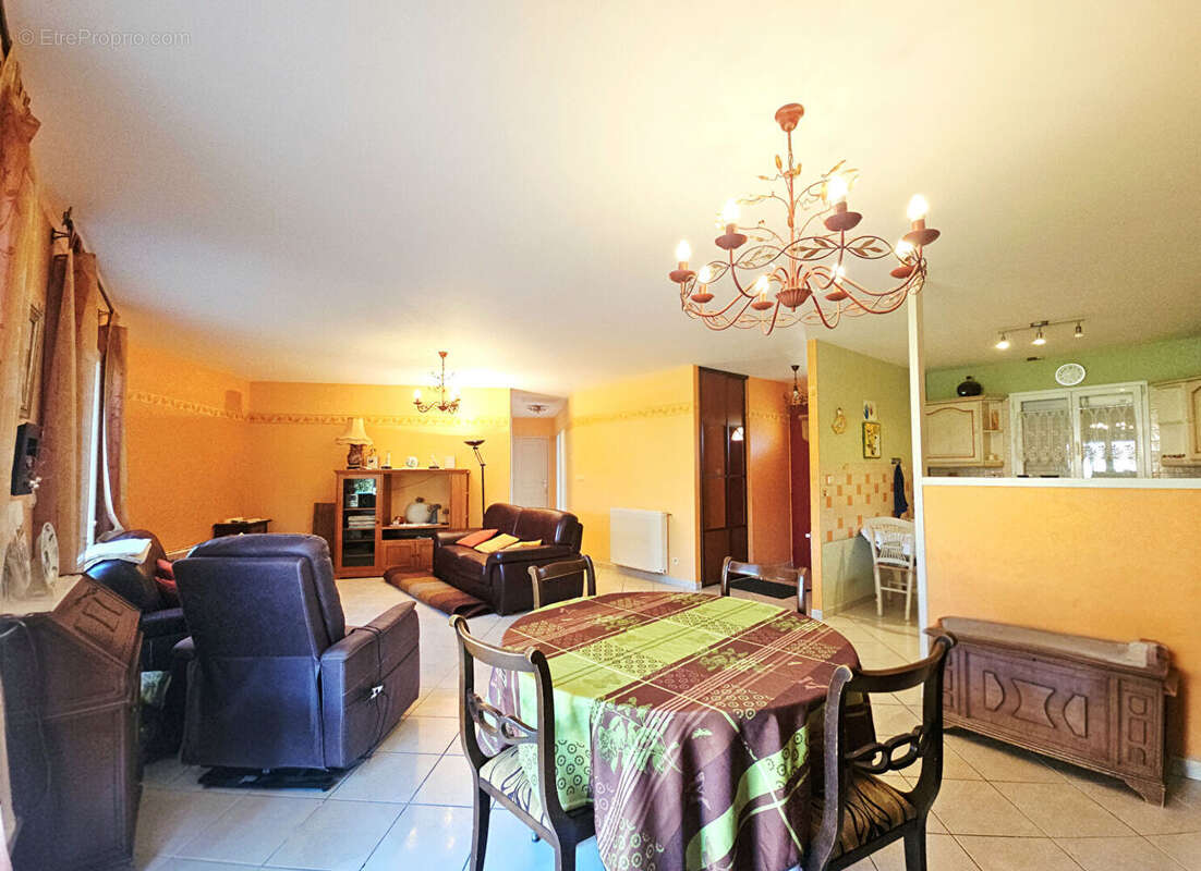Maison à DONGES