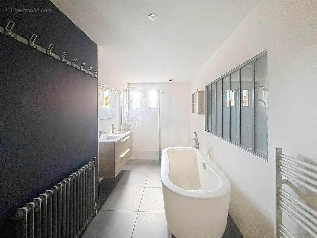 Appartement à TASSENIERES