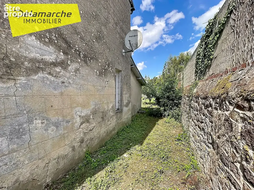 A vendre maison en pierre à rénover dans le bourg de Cérences - photo 12