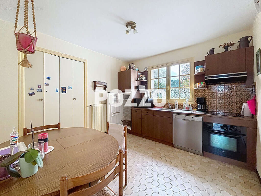 Coutances maison dans Résidence calme, 900 mètres du centre ville, 150 m2 environ, terrain de 900 m² - photo 6
