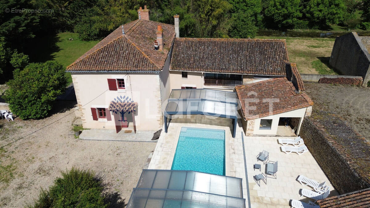 Maison à LA GRIMAUDIERE