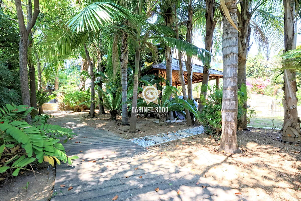 M2184 - SANARY SUR MER - Les Picotières - Maison T8 - Pisicne - Tennis - photo 15