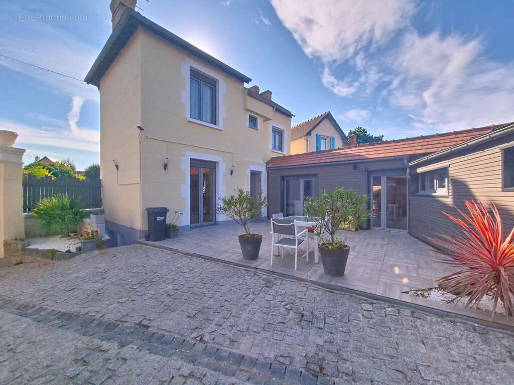 Maison à LUC-SUR-MER