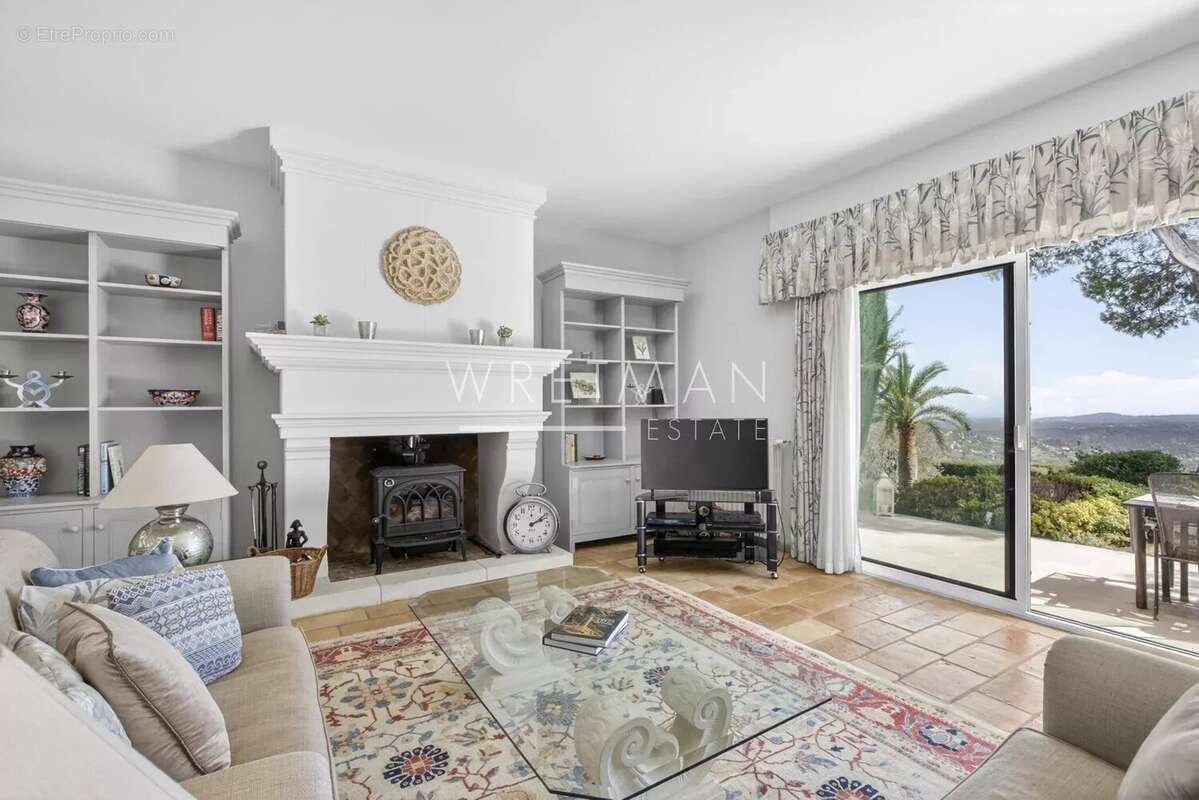 Maison à CHATEAUNEUF-GRASSE