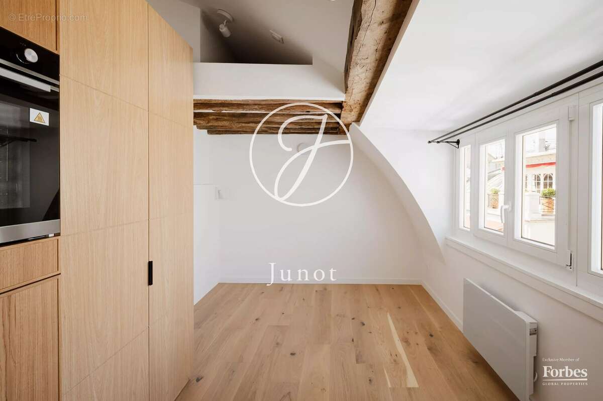 Paris 6e - BEAUX ARTS / SAINT-GERMAIN DES PRÉS - Studio - 13,03m² Carrez - 17,10m² au sol - Dernier étage - photo 5
