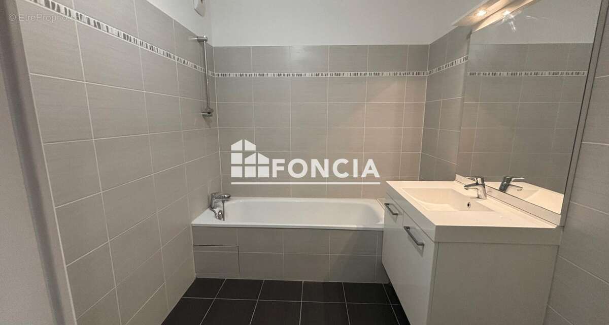 Appartement à MEYZIEU