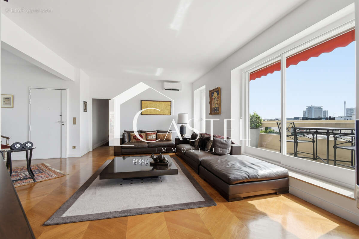 Appartement à PARIS-16E