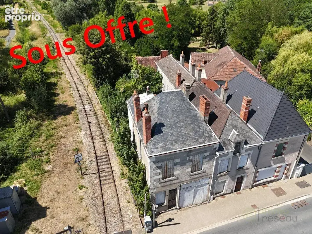 Maison 200 m² à Buzancais  - photo 1