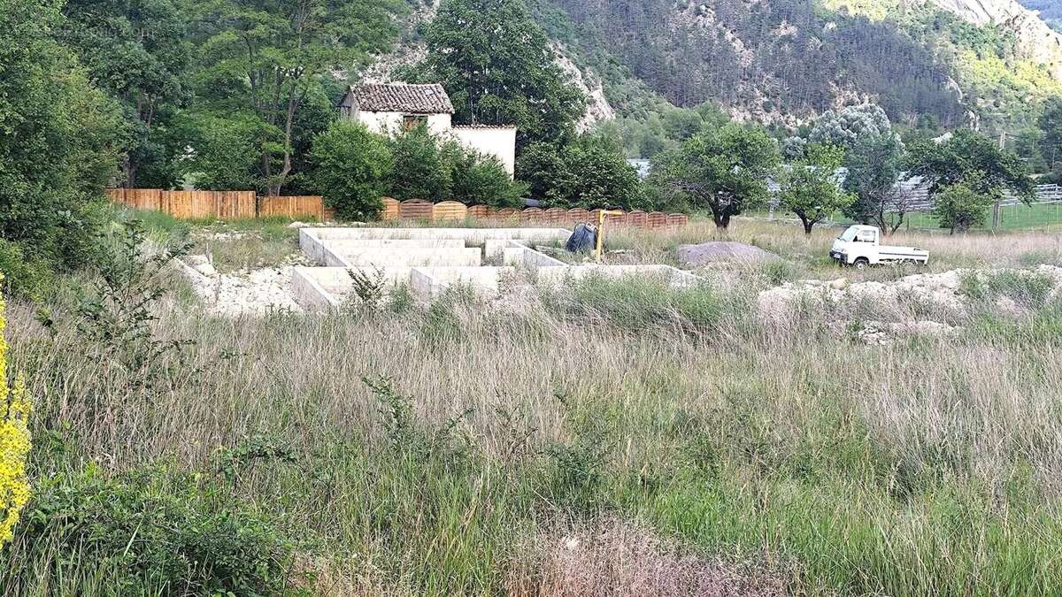 Terrain à ENTREVAUX