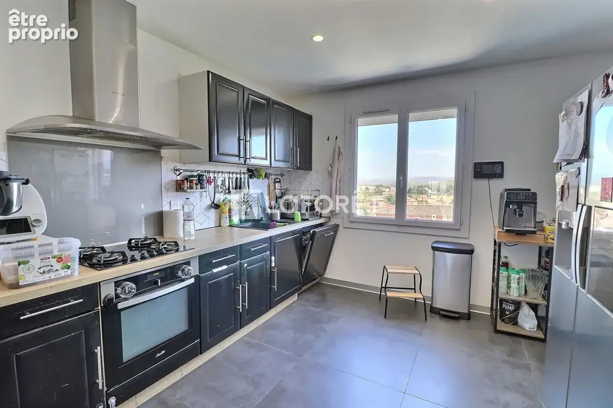 CUERS : Maison individuelle 237 m² comprenant 3 logements sur terrain de 793 m² - photo 6
