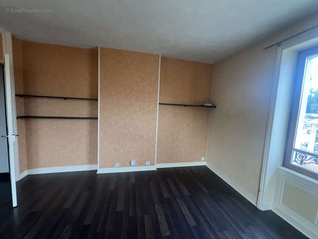 Appartement à AMPLEPUIS