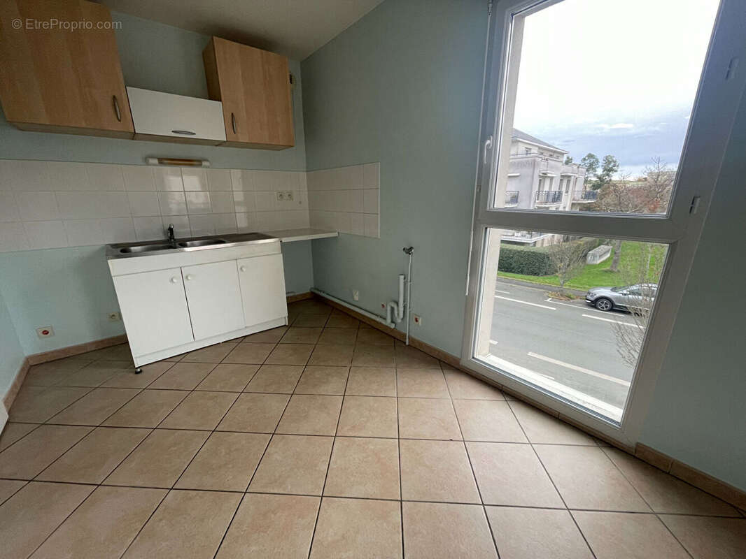 Appartement à AVRILLE