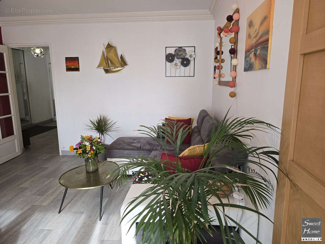 Appartement à MAGNY-LES-HAMEAUX