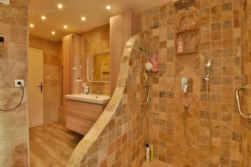 Maison à SAINT-GENIEZ