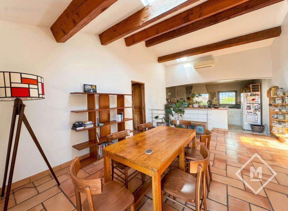 Découvrez cette jolie maison individuelle située à proximité des commodités entre les Chartreux et Montolivet - photo 17