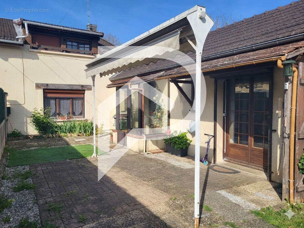 Maison à BAYEL