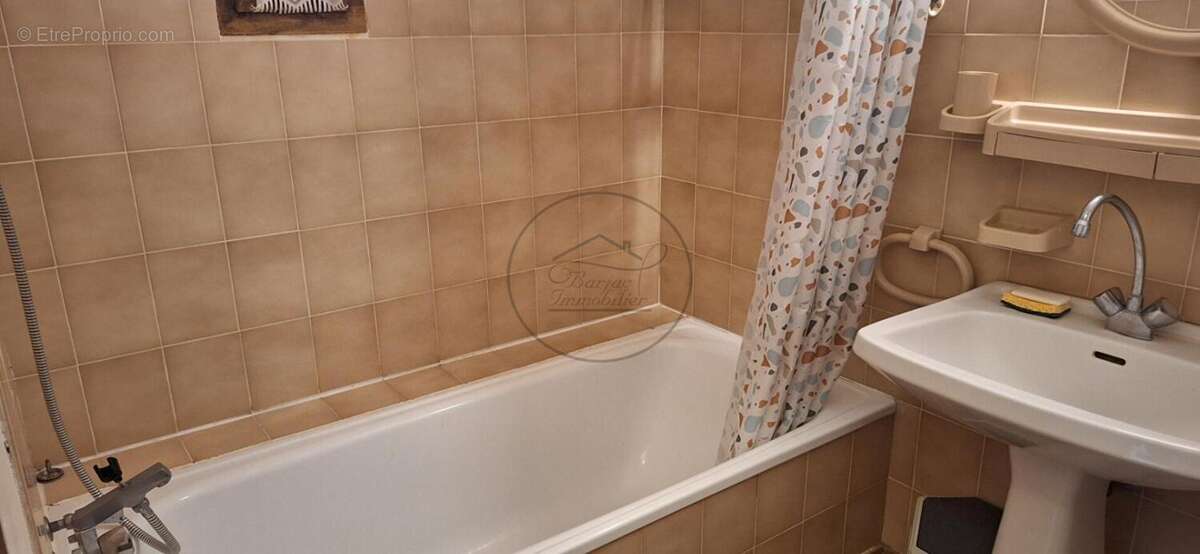 Maison à SAINT-SAUVEUR-DE-CRUZIERES