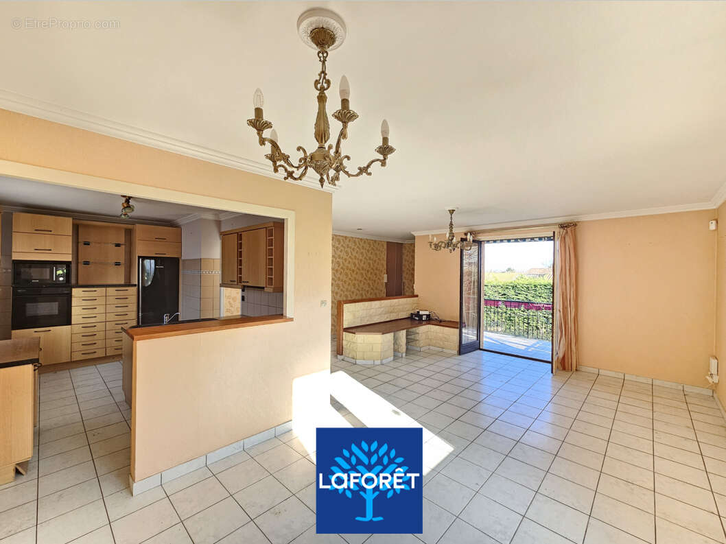 Maison à SAINT-PIERRE-DE-CHANDIEU