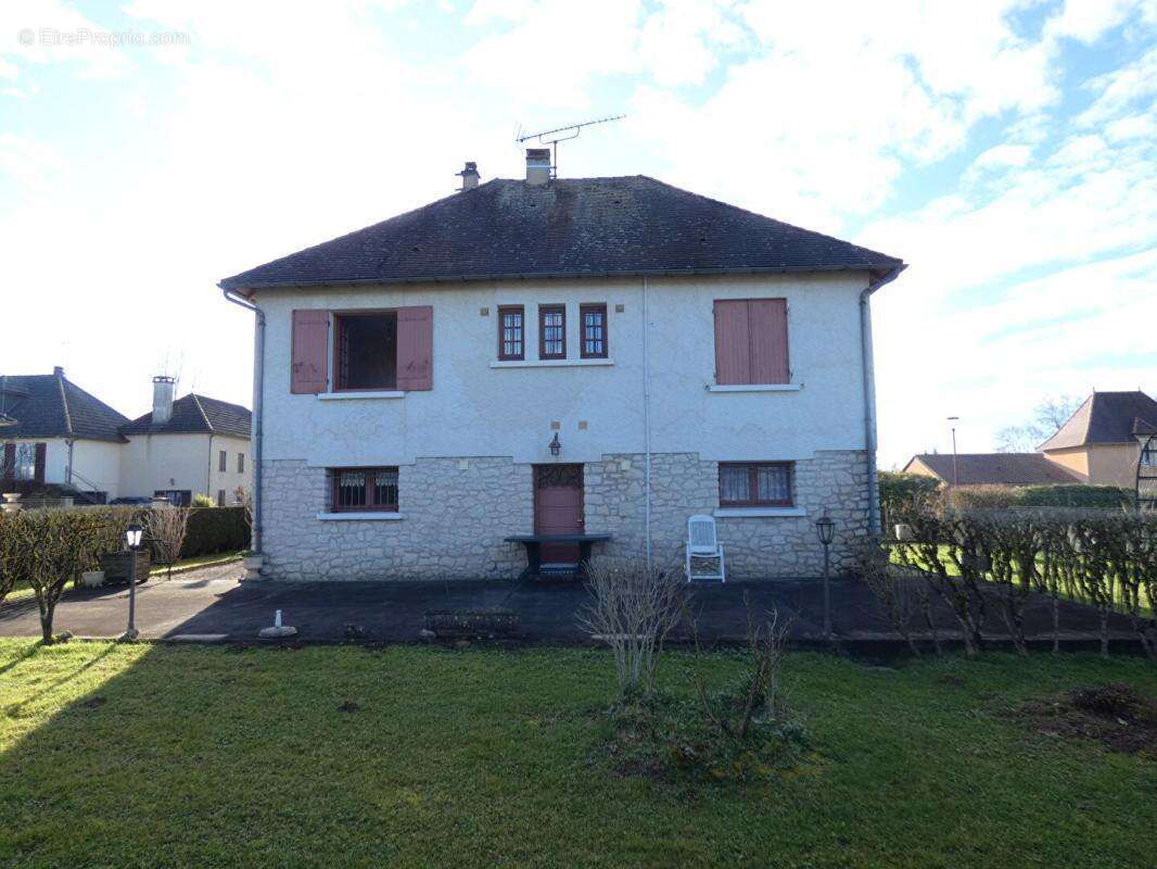 Maison à CHERVEIX-CUBAS