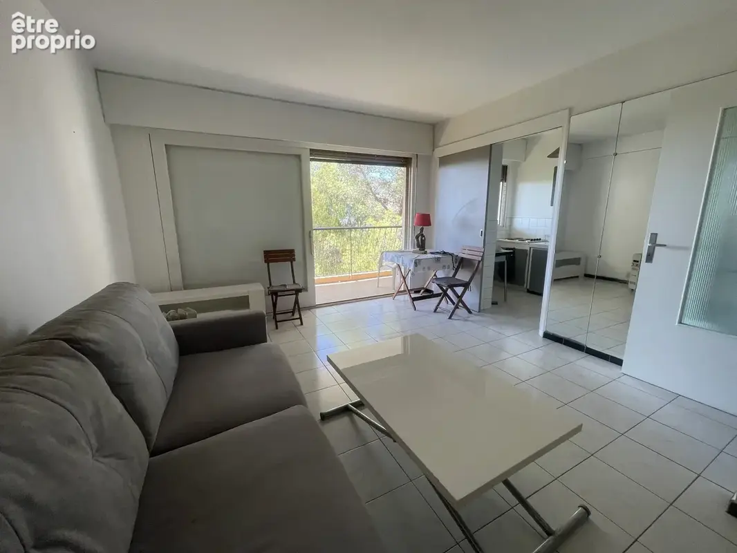 CANNES , Quartier des Anglais, F1 ~30m2 - à rénover - étage élevé - ascenseur - Sud - calme - cave et parking - photo 3