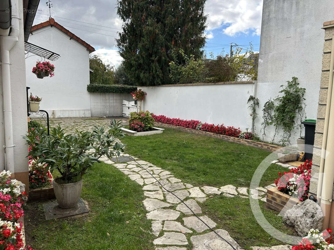 Maison à SAINT-MAUR-DES-FOSSES