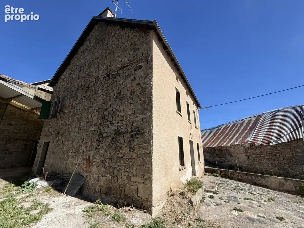 EXCLUSIVITE 144 : GR 65, Ancienne maison d'habitation à rénover sur l 'Aubrac. - photo 12