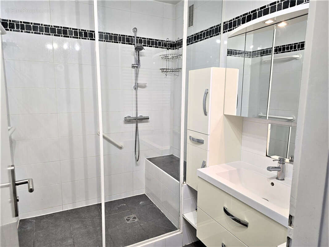 Appartement à COURBEVOIE