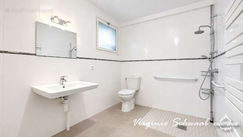 TILH (40) – Maison de 9 pièces avec dépendances sur plus de 3 000 m² de terrain - photo 7