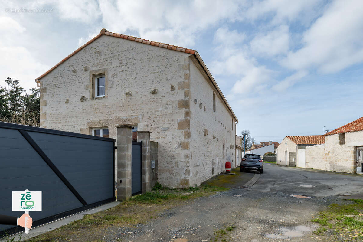 Maison à LES MAGNILS-REIGNIERS