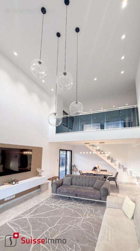 Maison à GRAND-CHARMONT