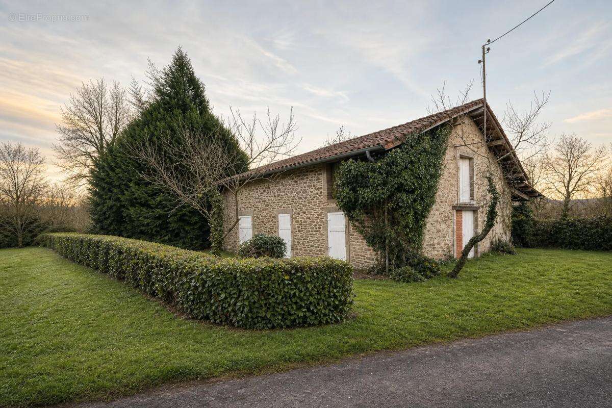 Maison à CHAMPAGNAC-LA-RIVIERE