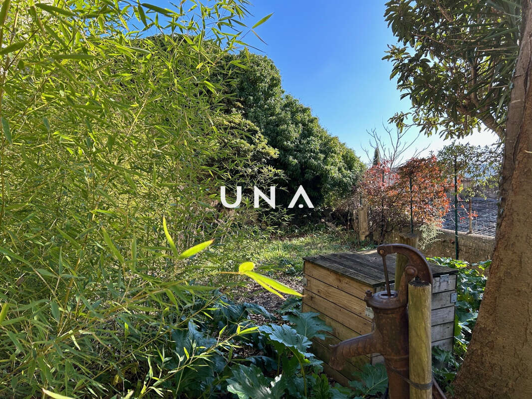 Maison à LA ROQUE-SUR-CEZE