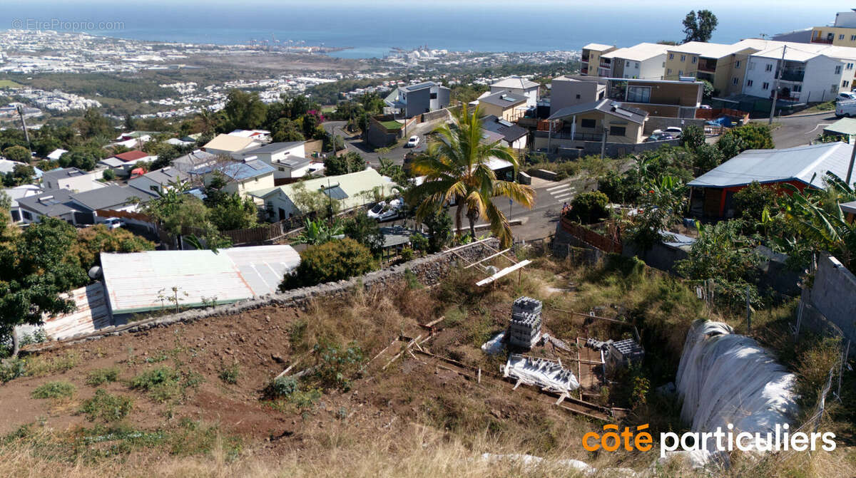 Terrain à LA POSSESSION
