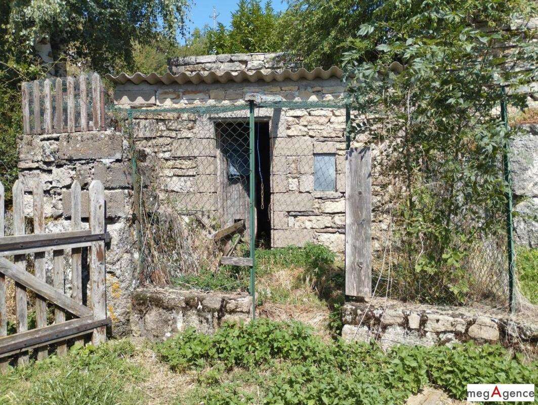 Pelouse – Maison 155 m², 4 ch., jardin - photo 8