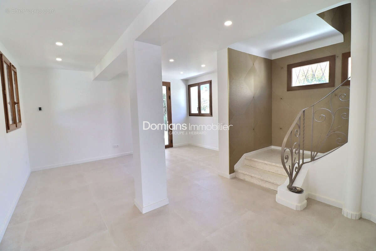Maison 200 m² à Saint-Cyprien  - photo 3