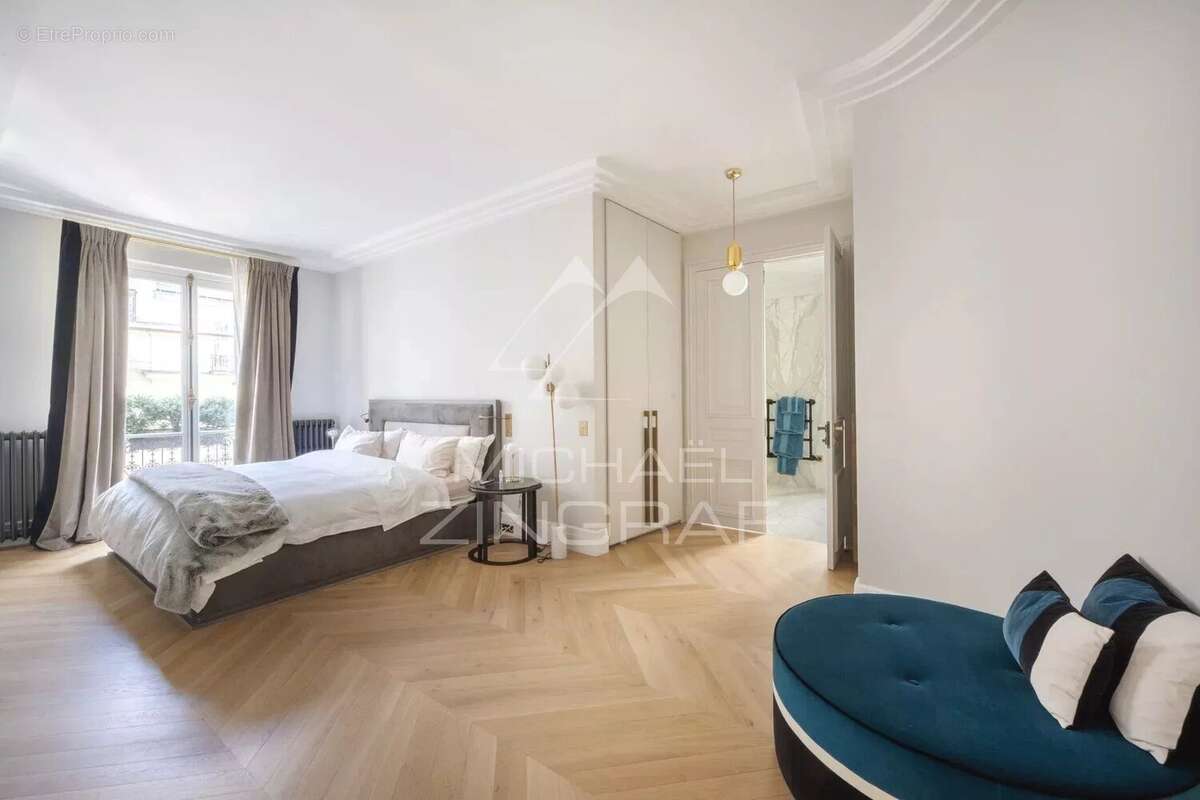 Appartement à PARIS-8E