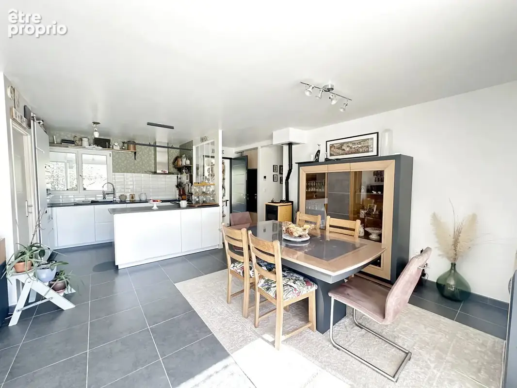 Exclusivité - Carcès - Villa de type 4 + véranda sur 759 2 avec piscine. - photo 10