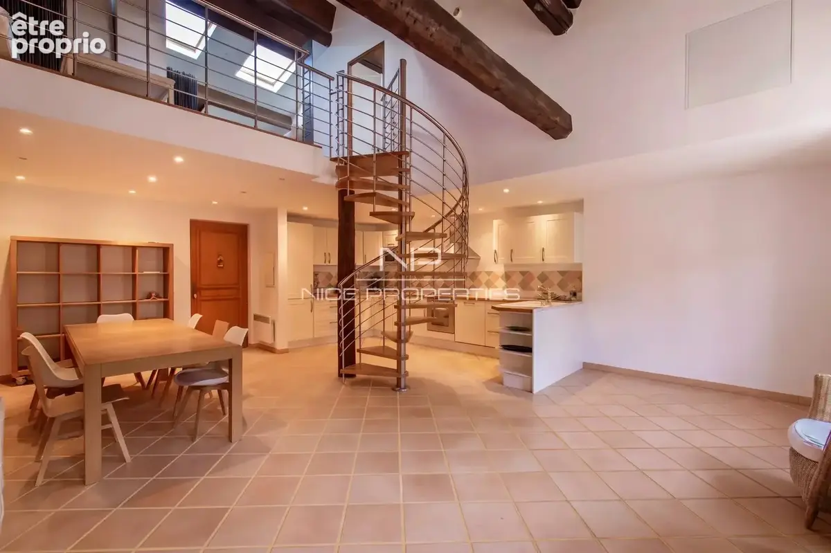 Coeur de la vielle Ville-Villefranche-sur-Mer, loft de 100m2 - photo 4