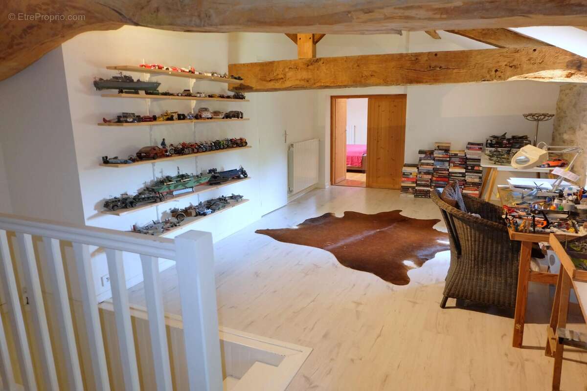 Impressionnante maison en pierre avec piscine et jardins très privés - photo 11