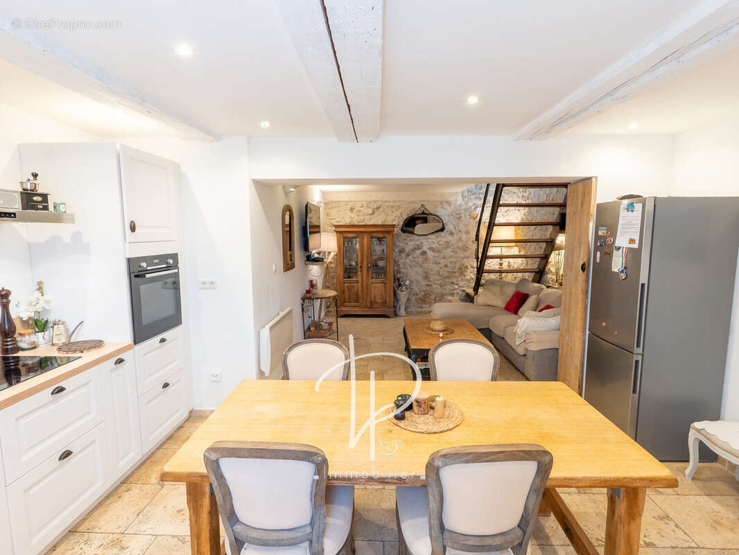 Maison à LA FARE-LES-OLIVIERS