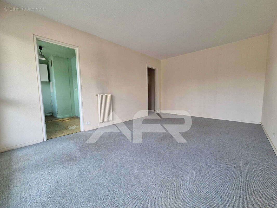 2 pieces a renover avec balcon - photo 7