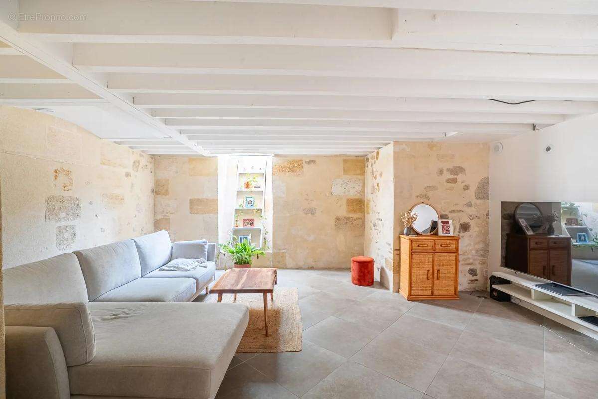 Maison en pierre rénovée de 142m² avec jardin – Saint Seurin - photo 11