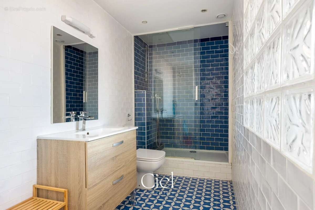 Appartement à MARSEILLE-1E