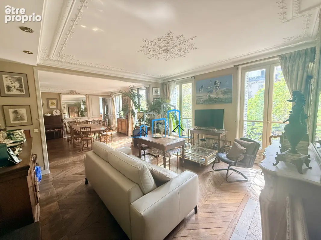 Appartement 5 pièces 125 m² à vendre à Paris-10e (75010) - photo 2