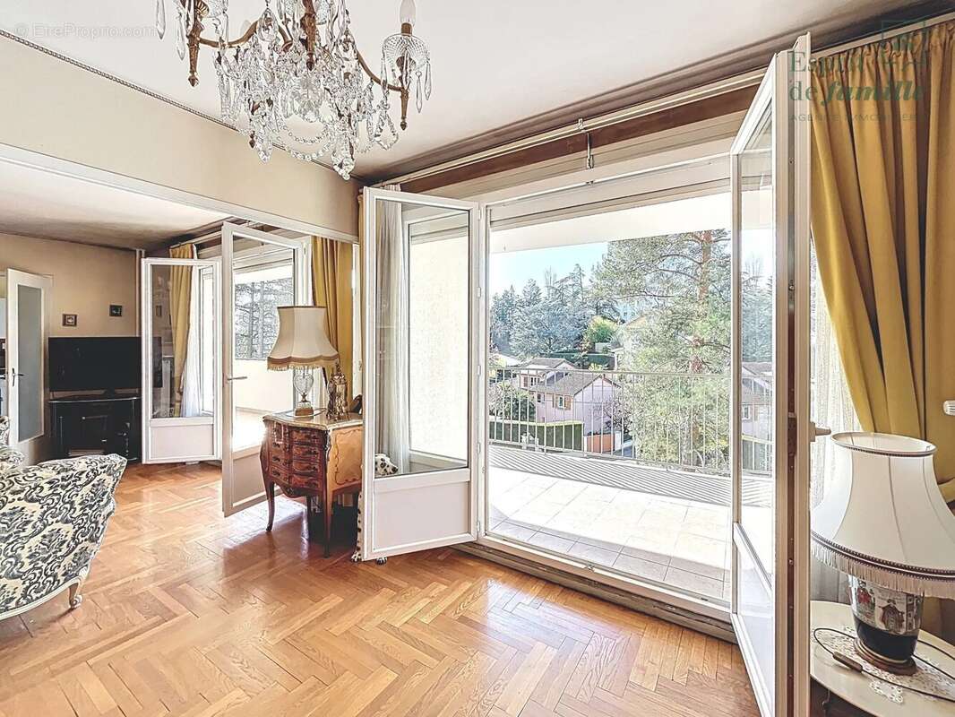 Sainte-Foy-lès-Lyon, T4/5 lumineux de 97 m² avec terrasse et garage - photo 4