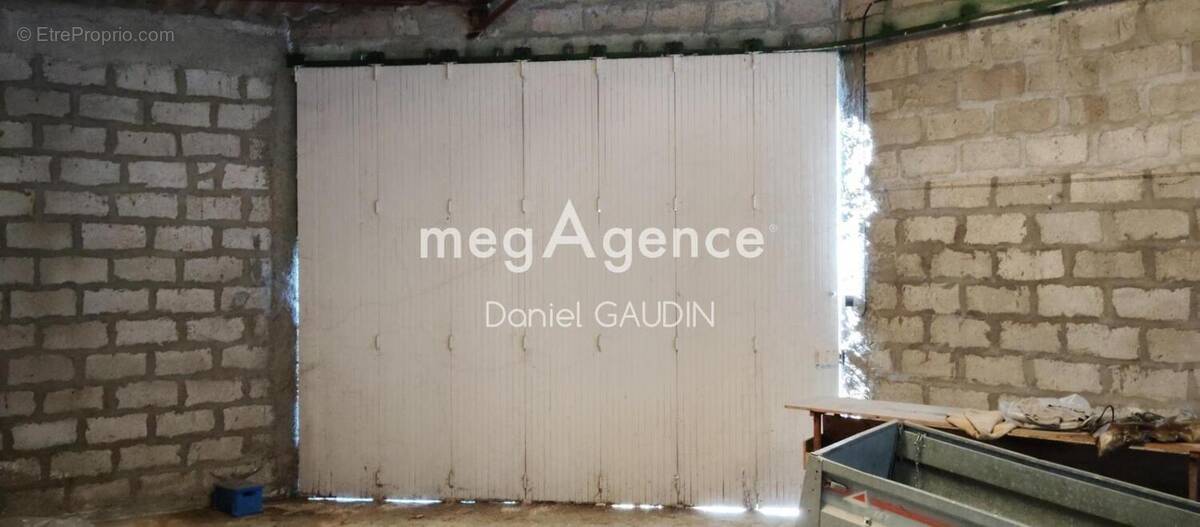 Parking à CHATEAUBERNARD