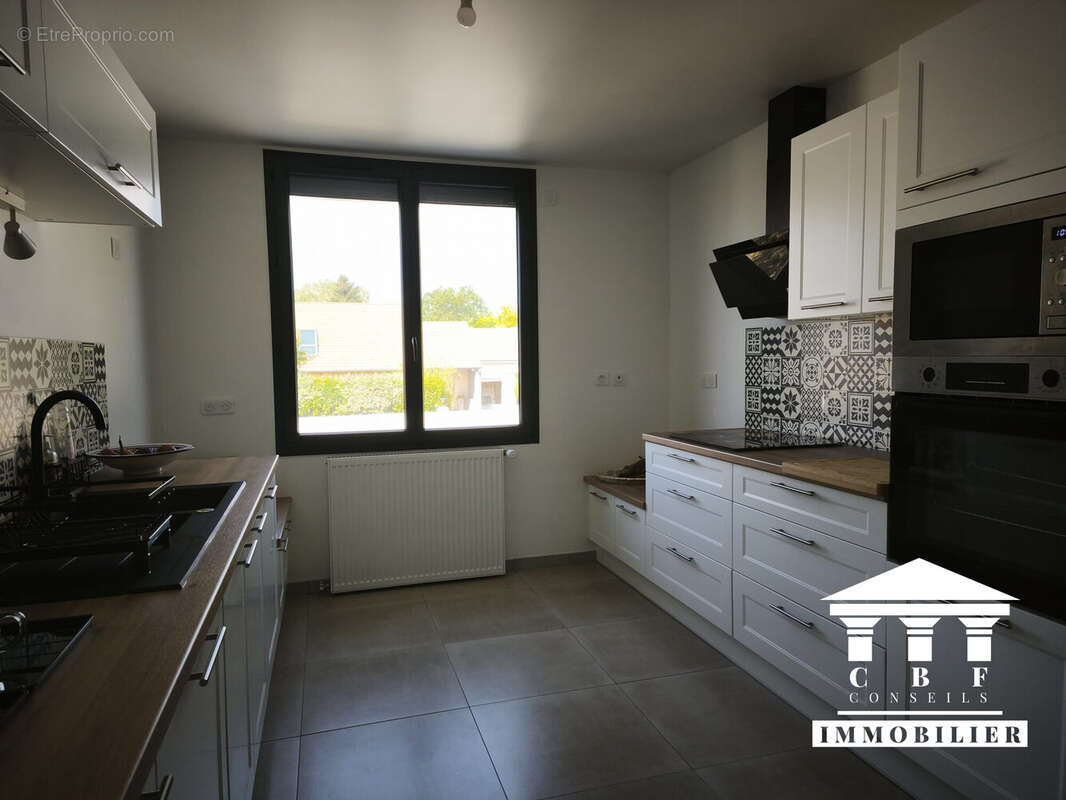 Maison 235 m² à Saint-Remy  - photo 6