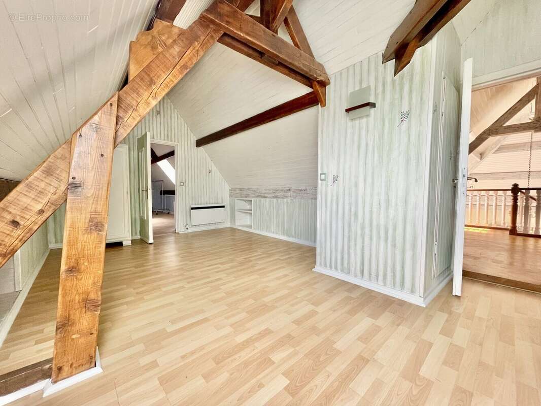 Maison 300 m² à Montfermeil  - photo 8