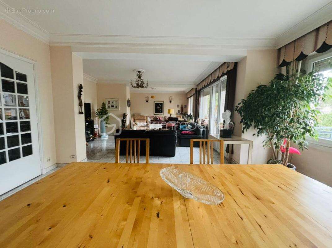 Face au Parc de la Tête d'Or – Appartement familial de 150 m² avec fort potentiel - photo 2